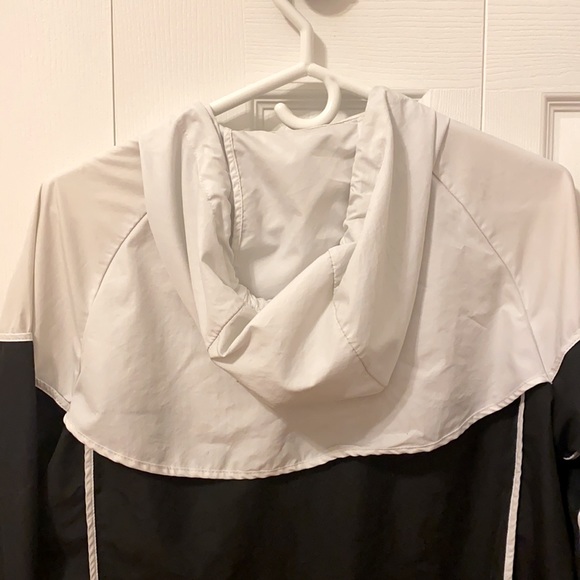 WMNS Nike windbreaker - Picture 3 of 4